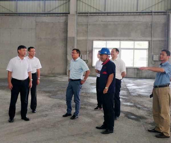 集團(tuán)公司黨委委員、股份公司黨委書記、總經(jīng)理蔣培進(jìn)到矸石項目部...