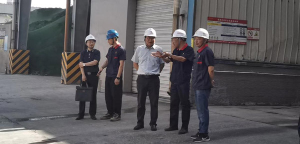 集團(tuán)公司黨委委員、股份公司黨委書記、總經(jīng)理蔣培進(jìn)到建材公司調(diào)研